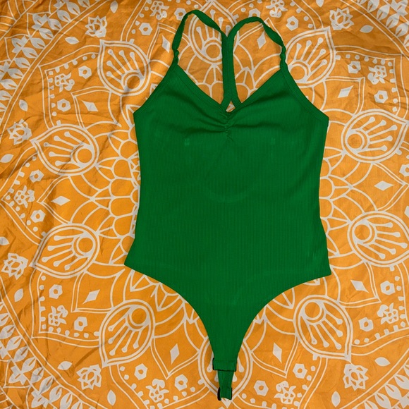 Bundle: crop tops and bodysuit - Picture 2 of 4